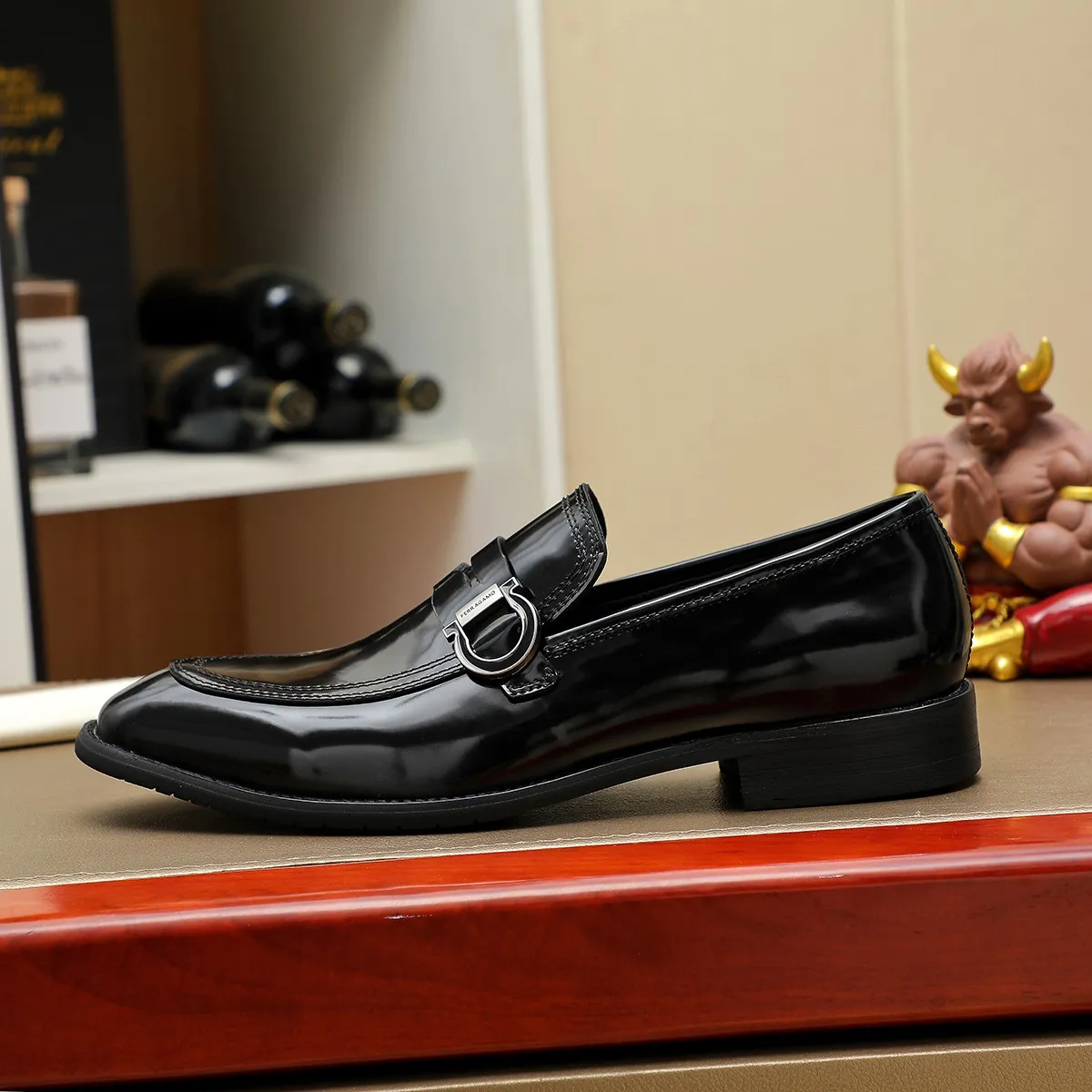 Men's shoes 💰460 Ferragamo [Ferragamo] top imported suit men's shoes 💯Original copy of the official website, product materials: selected imported embossed calfskin + luxury hardware buckle accessories ~ imported water-dyed cow 🐂 leather lining. Strong three-dimensional visual effect, original combination outsole, multiple colors available😘 Size: 39-44 (38.45.46. Customized)